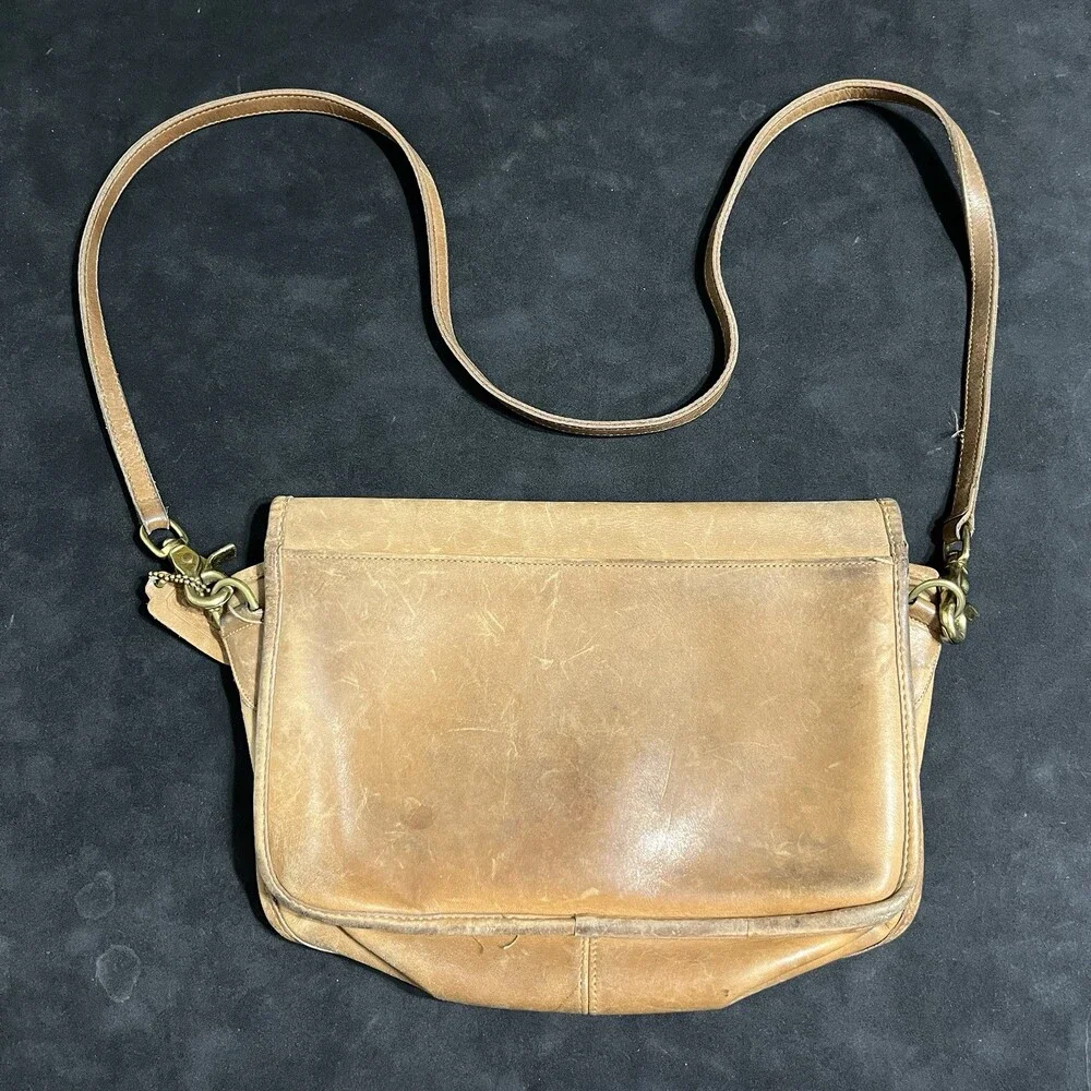 Vintage Coach 1970s Courier Bonnie Cashin City Bag Full Grain Leather Glove Tan